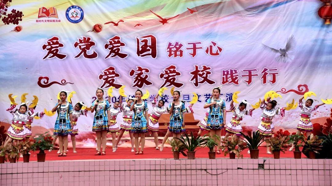 【新春走基层】贵安新区葵花山村春联送到家｜迎春送祝福